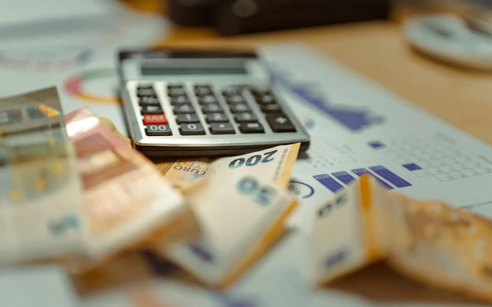 Opłaty cykliczne stron internetowych — co płacić